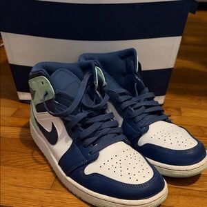 Nike High-Top Athletic Sneakers Navy White Mint